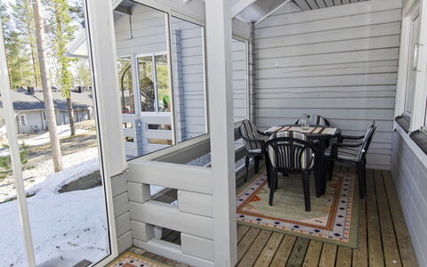 Karjalan Heili 7: Meubilair, Stoel, Buitenmeubels, Tafel, Hout, Buitentafel, Keuken En Eettafel, Schaduw, Tuin, Paraplu