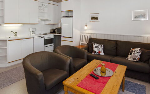 Loma-Koli 7: Meubilair, Stoel, Buitenmeubels, Tafel, Hout, Buitentafel, Keuken En Eettafel, Schaduw, Tuin, Paraplu