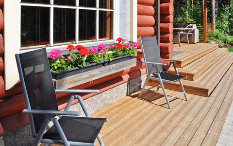 Piilopirtti: Meubilair, Stoel, Buitenmeubels, Tafel, Hout, Buitentafel, Keuken En Eettafel, Schaduw, Tuin, Paraplu