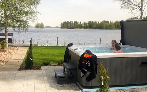 Villa Kaivopuisto: Samengesteld Materiaal, Zwembad, Buitenmeubels, Toevlucht, Backyard, Jacuzzi, Stoel, Outdoor Structuur, Patio