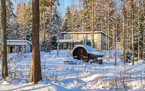 Annelinniemi: Meubilair, Stoel, Buitenmeubels, Tafel, Hout, Buitentafel, Keuken En Eettafel, Schaduw, Tuin, Paraplu