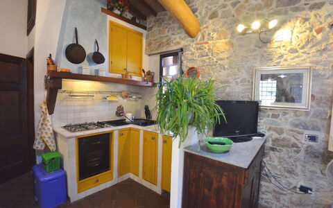 Il Nido: Eigendom, Kamer, Gebouw, Huis, Keuken, Interieur Ontwerp, Onroerend Goed, Meubilair, Countertop, Huis