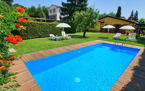 La Capannella: Water, Fabriek, Eigendom, Gebouw, Lucht, Zwembad, Natuur, Azure, Boom, Schaduw