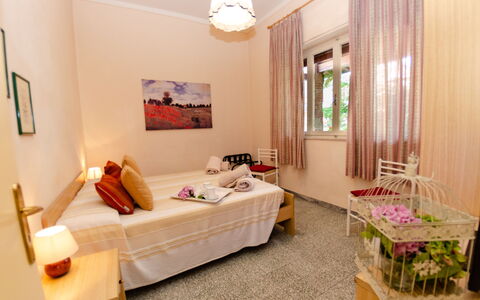 Villa Elisa: Kamer, Eigendom, Meubilair, Interieur Ontwerp, Slaapkamer, Gebouw, Bed, Suite, Plafond, Huis