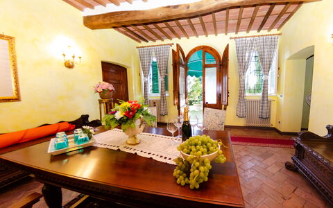 Villa Il Borghetto: Kamer, Eigendom, Gebouw, Interieur Ontwerp, Meubilair, Huis, Eetkamer, Tafel, Plafond, Onroerend Goed