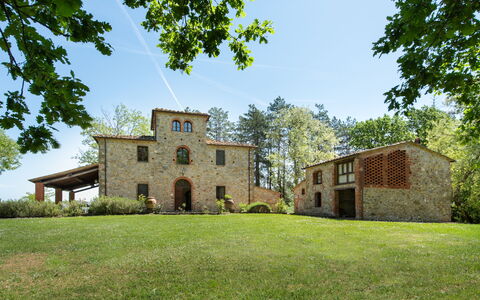 Villa Fabbri: Lucht, Fabriek, Gebouw, Venster, Boom, Land Lot, Gras, Natuurlijk Landschap, Onroerend Goed, Landschap