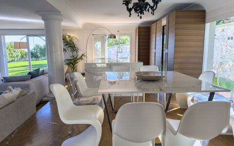 Villa Emanuele - Costarainera: Meubilair, Interieur Ontwerp, Flooring, Verdieping, Stoel, Hout, Tafel, Plafond, Keuken En Eettafel, Eetkamer