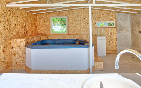 Villa Emanuele - Costarainera: Eigendom, Kamer, Jacuzzi, Gebouw, Huis, Interieur Ontwerp, Bad, Onroerend Goed, Huis, Badkamer