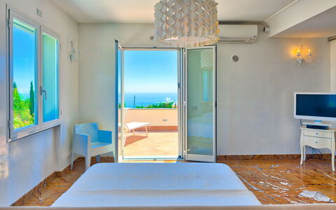 Villa Emanuele - Costarainera: Kamer, Eigendom, Meubilair, Interieur Ontwerp, Gebouw, Slaapkamer, Plafond, Bed, Huis, Onroerend Goed