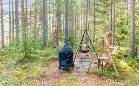 Kanerva: Meubilair, Stoel, Buitenmeubels, Tafel, Hout, Buitentafel, Keuken En Eettafel, Schaduw, Tuin, Paraplu