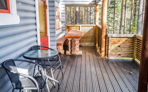 Ulpukka: Meubilair, Stoel, Buitenmeubels, Tafel, Hout, Buitentafel, Keuken En Eettafel, Schaduw, Tuin, Paraplu