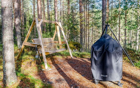Ulpukka: Meubilair, Stoel, Buitenmeubels, Tafel, Hout, Buitentafel, Keuken En Eettafel, Schaduw, Tuin, Paraplu