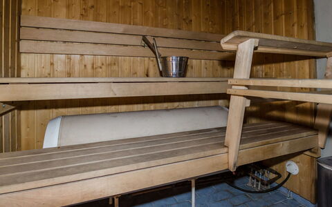 Metsätähti: Meubilair, Stoel, Buitenmeubels, Tafel, Hout, Buitentafel, Keuken En Eettafel, Schaduw, Tuin, Paraplu