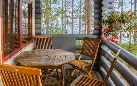 Metsätähti: Meubilair, Stoel, Buitenmeubels, Tafel, Hout, Buitentafel, Keuken En Eettafel, Schaduw, Tuin, Paraplu