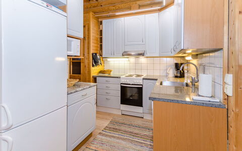 Pielislinna Savilahti: Meubilair, Stoel, Buitenmeubels, Tafel, Hout, Buitentafel, Keuken En Eettafel, Schaduw, Tuin, Paraplu