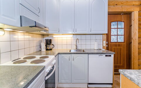 Pielislinna Savilahti: Meubilair, Stoel, Buitenmeubels, Tafel, Hout, Buitentafel, Keuken En Eettafel, Schaduw, Tuin, Paraplu