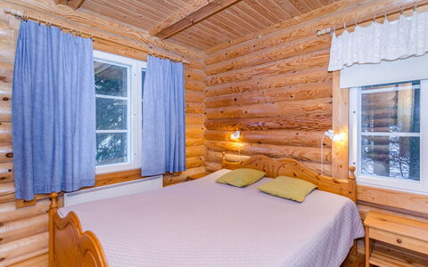 Pielislinna Savilahti: Meubilair, Stoel, Buitenmeubels, Tafel, Hout, Buitentafel, Keuken En Eettafel, Schaduw, Tuin, Paraplu