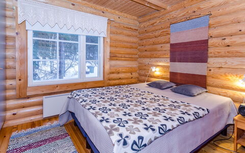 Pielislinna Savilahti: Meubilair, Stoel, Buitenmeubels, Tafel, Hout, Buitentafel, Keuken En Eettafel, Schaduw, Tuin, Paraplu