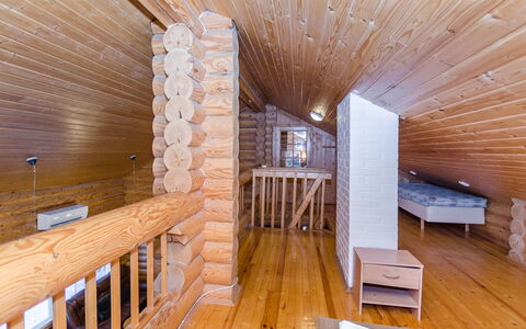Pielislinna Savilahti: Meubilair, Stoel, Buitenmeubels, Tafel, Hout, Buitentafel, Keuken En Eettafel, Schaduw, Tuin, Paraplu
