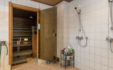 Villa Kaisla: Meubilair, Interieur Ontwerp, Flooring, Verdieping, Tafel, Plafond, Keuken En Eettafel, Verlichting, Stoel, Huis