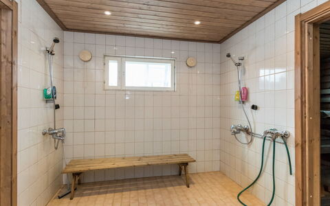 Villa Kaisla: Meubilair, Interieur Ontwerp, Flooring, Verdieping, Tafel, Plafond, Keuken En Eettafel, Verlichting, Stoel, Huis