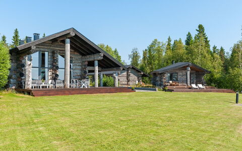 Villa Pärla: Meubilair, Stoel, Buitenmeubels, Tafel, Hout, Buitentafel, Keuken En Eettafel, Schaduw, Tuin, Paraplu
