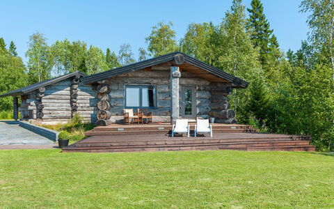 Villa Pärla: Meubilair, Stoel, Buitenmeubels, Tafel, Hout, Buitentafel, Keuken En Eettafel, Schaduw, Tuin, Paraplu