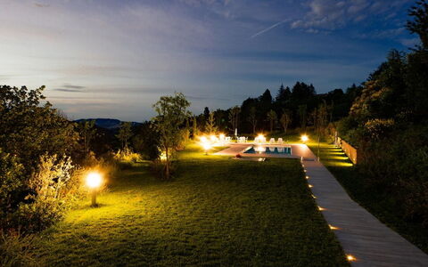 Ca Maggetti: Lucht, Nacht, Licht, Verlichting, Boom, Avond, Landschap, Wolk, Gras, Horizon