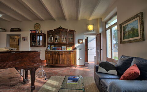 La Villa Di Ostra: Kamer, Woonkamer, Eigendom, Meubilair, Huis, Gebouw, Interieur Ontwerp, Huis, Tafel, Architectuur