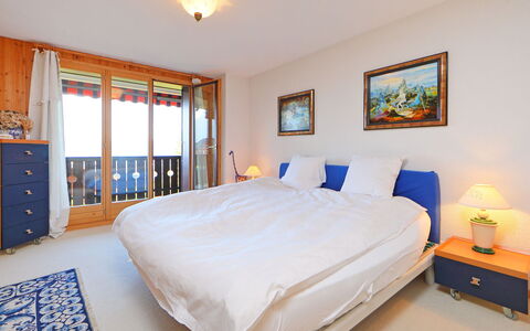 Sunset B 11: Slaapkamer, Meubilair, Bed, Kamer, Laken, Eigendom, Matras, Bedding, Bed Frame, Interieur Ontwerp