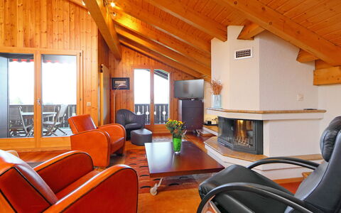 Sunset B 11: Kamer, Eigendom, Gebouw, Interieur Ontwerp, Woonkamer, Meubilair, Onroerend Goed, Huis, Architectuur, Plafond