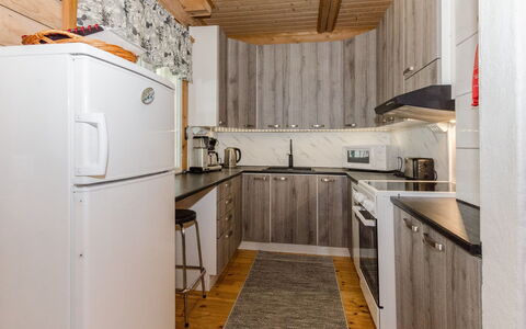 Hatun Huilaus: Hout, Major Appliance, Flooring, Plafond, Keuken, Verdieping, Interieur Ontwerp, Countertop, Kamer, Meubilair
