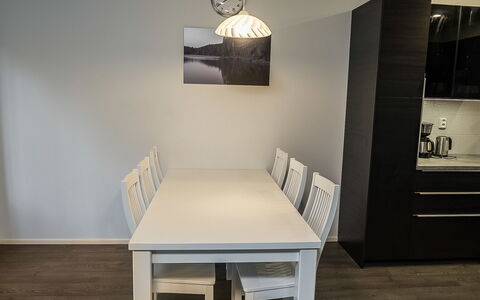 Klz Krysoliitti: Meubilair, Stoel, Buitenmeubels, Tafel, Hout, Buitentafel, Keuken En Eettafel, Schaduw, Tuin, Paraplu