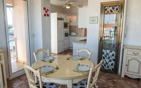 Port des Sables: Kamer, Eigendom, Meubilair, Gebouw, Interieur Ontwerp, Huis, Tafel, Eetkamer, Onroerend Goed, Verdieping