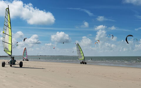 Ganuenta: Lucht, Water, Wolk, Boot, Watercraft, Strand, Openluchtrecreatie, Sport, Vrije Tijd