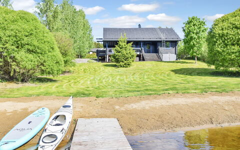 Nuppulanranta 14: Meubilair, Stoel, Buitenmeubels, Tafel, Hout, Buitentafel, Keuken En Eettafel, Schaduw, Tuin, Paraplu
