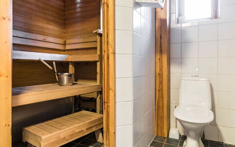 Nuppulanranta 14: Meubilair, Stoel, Buitenmeubels, Tafel, Hout, Buitentafel, Keuken En Eettafel, Schaduw, Tuin, Paraplu