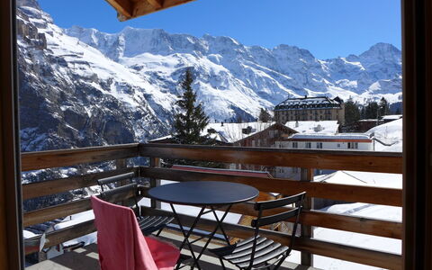 Mürren 300: Berg, Bergachtig Landvormen, Sneeuw, Lucht, Eigendom, Natuurlijk Landschap, Kamer, Bergketen, Winter, Tafel