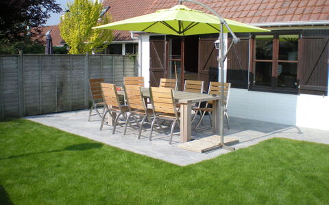 De Haan 220: Eigendom, Gras, Backyard, Patio, Gazon, Werf, Kunstgras, Huis, Dak, Canopy