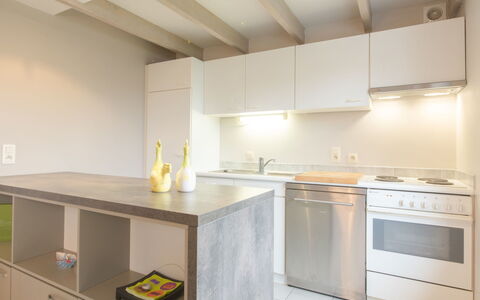 De Haan 220: Kamer, Countertop, Eigendom, Keuken, Cabinetry, Meubilair, Interieur Ontwerp, Geel, Plafond, Gebouw