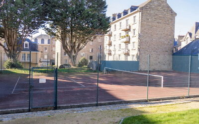 Dinard 188: Gebouw, Lucht, Eigendom, Venster, Fabriek, Weg Oppervlak, Huis, Hek, Boom, Land Lot