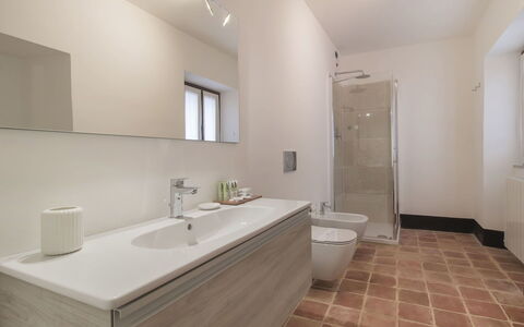 Cantiniere: Badkamer, Eigendom, Kamer, Verdieping, Interieur Ontwerp, Gebouw, Tegel, Onroerend Goed, Wastafel, Architectuur