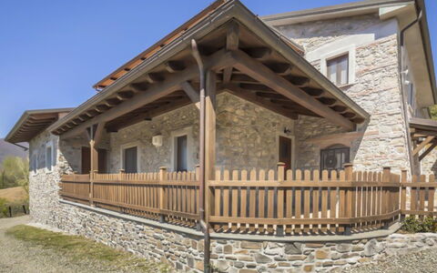 Cantiniere: Lucht, Venster, Gebouw, Fabriek, Hout, Veranda, Huis, Land Lot, Hek, Siding