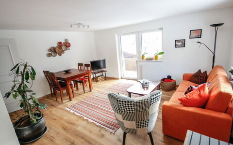 Pians 115: Kamer, Woonkamer, Meubilair, Eigendom, Interieur Ontwerp, Verdieping, Gebouw, Huis, Tafel, Huis