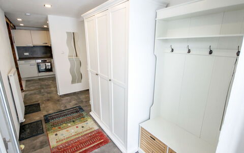 Pians 115: Kamer, Eigendom, Verdieping, Huis, Muur, Gebouw, Onroerend Goed, Meubilair, Interieur Ontwerp, Plafond