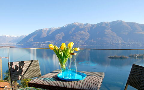 Cà dal Non: Blauw, Eigendom, Lucht, Berg, Tafel, Azure, Meubilair, Geel, Kamer, Vakantie