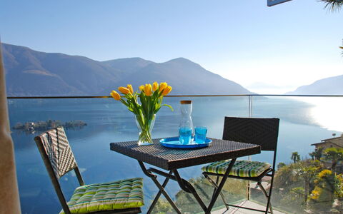 Cà dal Non: Meubilair, Tafel, Eigendom, Vakantie, Lucht, Balkon, Huis, Klapstoel, Kamer, Azure