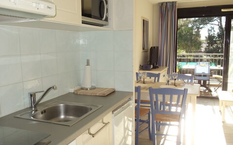 La Marina: Eigendom, Kamer, Wastafel, Keuken, Gebouw, Meubilair, Interieur Ontwerp, Onroerend Goed, Huis, Countertop
