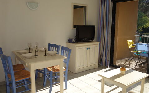 La Marina: Kamer, Eigendom, Meubilair, Huis, Tafel, Gebouw, Interieur Ontwerp, Verdieping, Onroerend Goed, Stoel