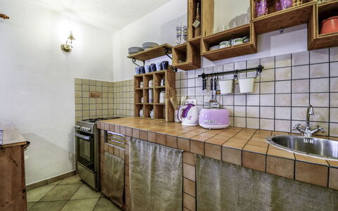 Marijana: Kamer, Eigendom, Interieur Ontwerp, Tegel, Plank, Keuken, Countertop, Gebouw, Meubilair, Muur
